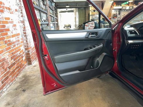 Used 2017 Subaru Outback 2.5i Premium image 12