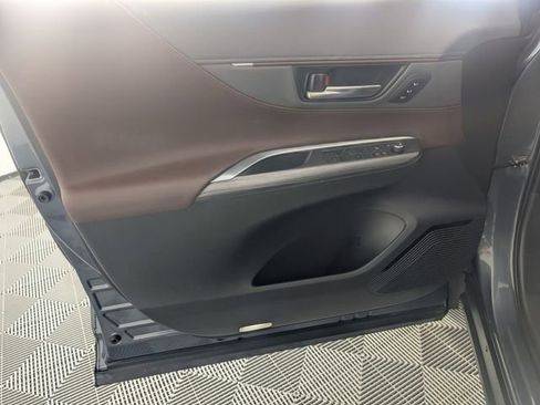 Used 2022 Toyota Venza Limited AWD/4WD image 10