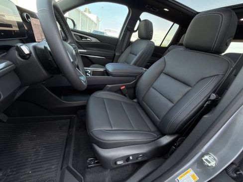 New 2026 Chevrolet Traverse LT w/ Sun and Wheel Package FWD image 17
