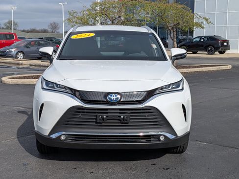 Certified 2024 Toyota Venza XLE AWD/4WD image 2