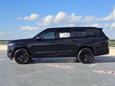 New 2025 Lincoln Navigator L Reserve w/ Jet Appearance Package image 4