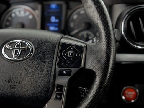 Used 2018 Toyota Tacoma TRD Off-Road w/ Technology Package AWD/4WD image 15