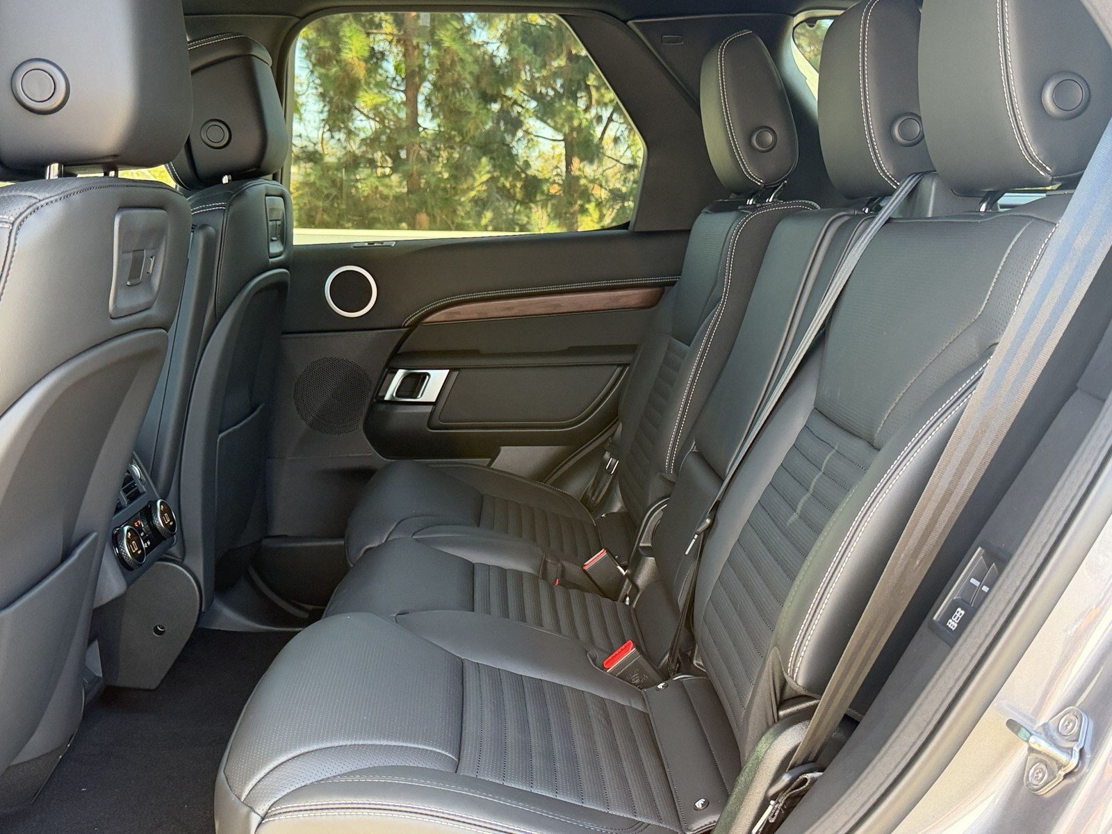 New 2026 Land Rover Discovery Dynamic SE AWD/4WD image 24