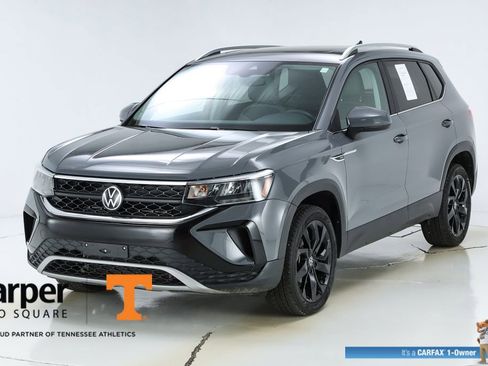 Used 2023 Volkswagen Taos SE w/ Panoramic Sunroof Package FWD image 39