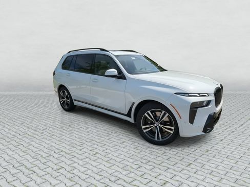 Used 2027 BMW X7 xDrive40i w/ M Sport Package AWD/4WD image 2