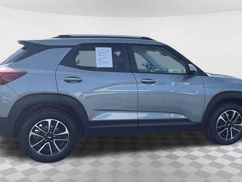 Used 2025 Chevrolet TrailBlazer LT FWD image 4