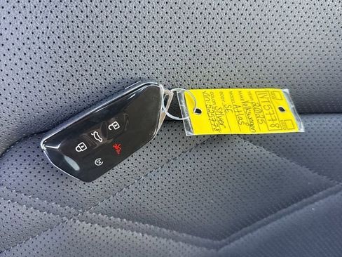 Used 2025 Volkswagen Atlas SE image 33