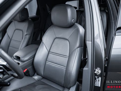 Used 2019 Porsche Cayenne S image 17