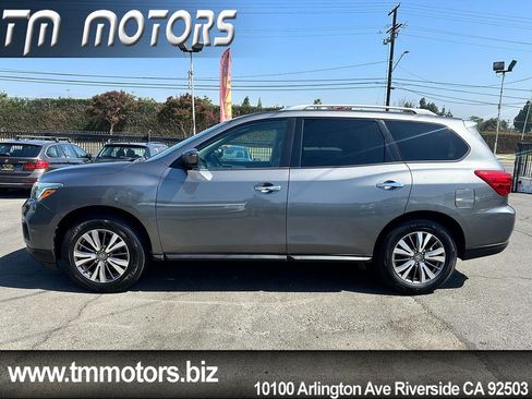 Used 2019 Nissan Pathfinder SL FWD image 3