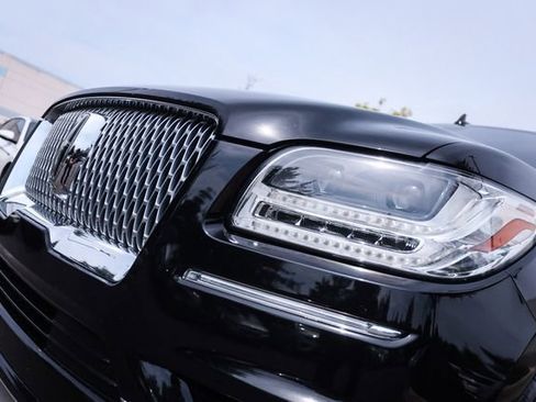 Used 2018 Lincoln Navigator Reserve w/ Technology Package AWD/4WD image 14