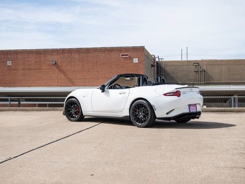 Used 2017 MAZDA MX-5 Miata Club w/ Brembo/BBS Package image 17