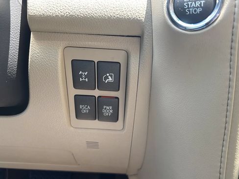 Used 2013 Lexus LX 570 4WD w/ Luxury Pkg image 17
