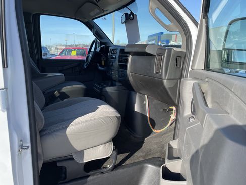 Used 2018 Chevrolet Express 2500 LT w/ LT Preferred Equipment Group image 15