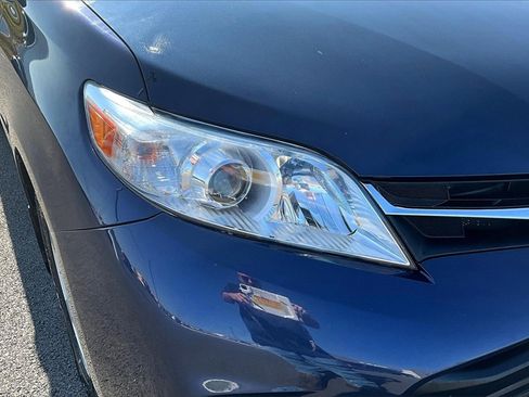 Used 2020 Toyota Sienna LE image 30