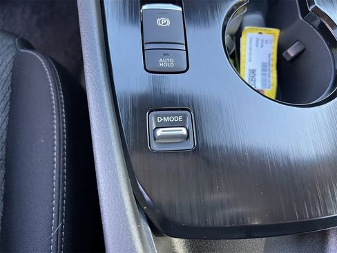 Certified 2025 Nissan Rogue SV image 17