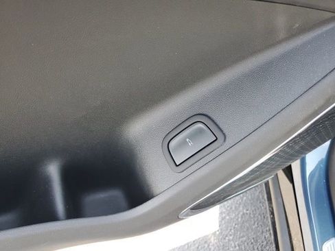 Used 2025 Chevrolet Traverse High Country FWD image 25