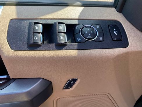 Used 2017 Ford F250 XLT w/ XLT Premium Package AWD/4WD image 13