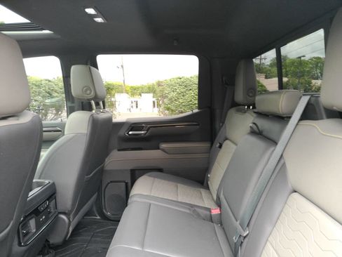 Certified 2022 Chevrolet Silverado 1500 ZR2 w/ Technology Package AWD/4WD image 12