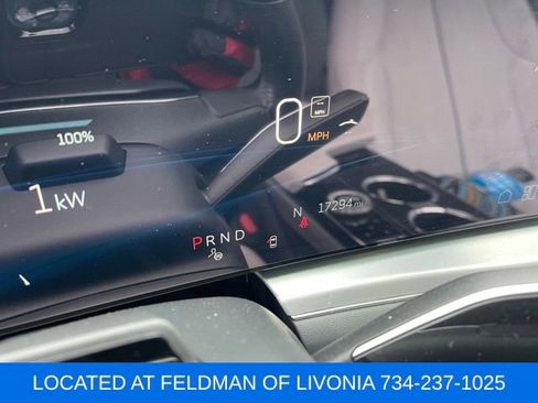 Used 2024 Cadillac Lyriq Luxury image 8