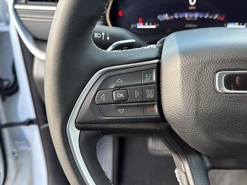 Certified 2024 Jeep Grand Cherokee Altitude image 16