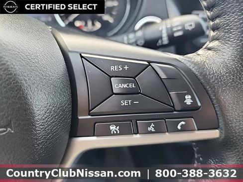 Certified 2018 Nissan Rogue SV w/ Premium Package image 19