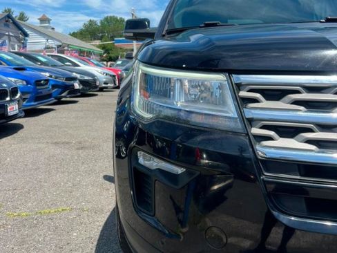 Used 2018 Ford Explorer XLT w/ Equipment Group 202A AWD/4WD image 2