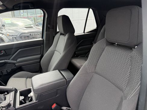 Used 2025 Toyota 4Runner SR5 AWD/4WD image 12