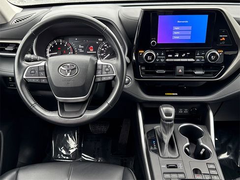 Used 2023 Toyota Highlander XLE image 18