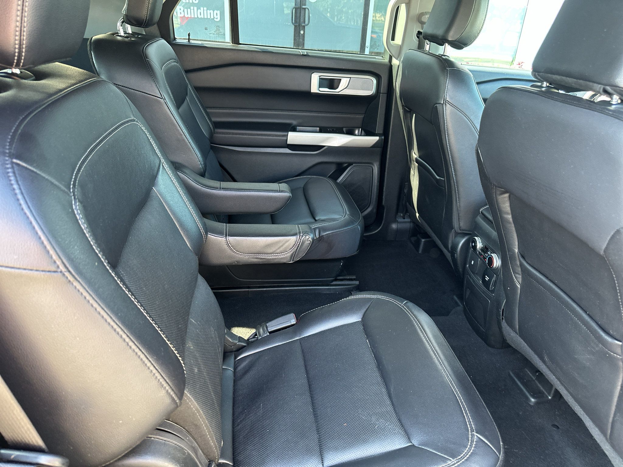 Used 2023 Ford Explorer Limited w/ Equipment Group 301A RWD image 14