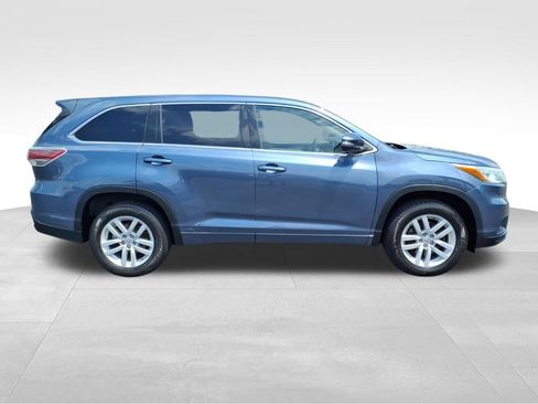 Used 2015 Toyota Highlander LE FWD image 27