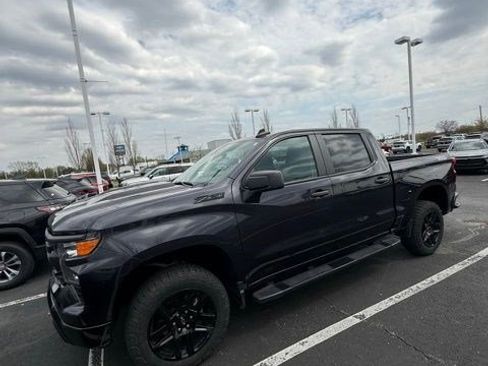 Used 2023 Chevrolet Silverado 1500 Custom Trail Boss w/ LPO, Dark Essentials Package image 11