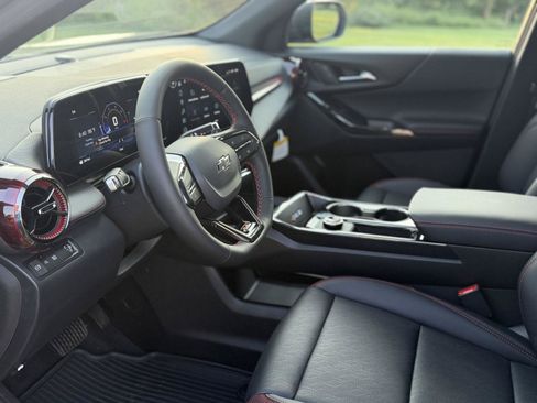Used 2027 Chevrolet Equinox RS w/ Safety and Technology Package FWD image 9