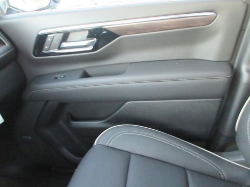 New 2026 Chevrolet Suburban Premier w/ Sun And Tow Package image 36