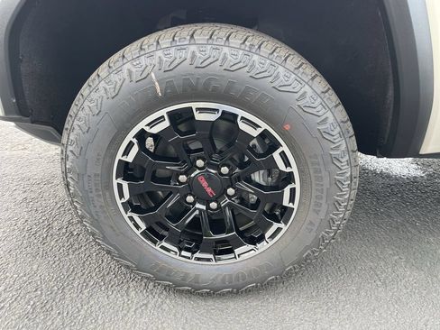 New 2026 GMC Canyon AT4 w/ Technology Plus Package AWD/4WD image 34