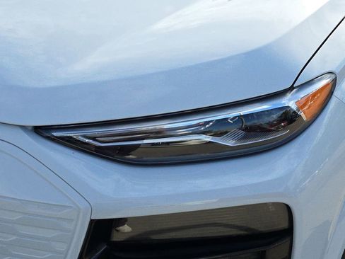 New 2025 Audi Q6 e-tron Premium image 32