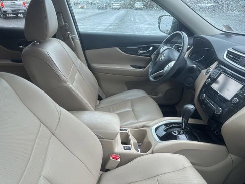 Used 2016 Nissan Rogue SL w/ SL Premium Package image 9