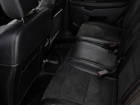 Used 2018 Ford Explorer XLT w/ Equipment Group 202A image 7