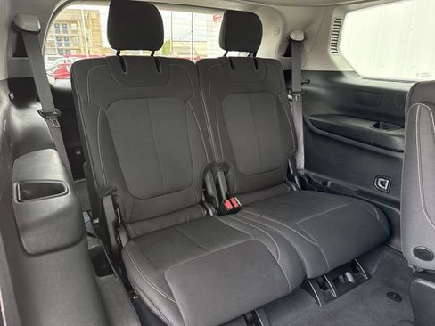 Used 2023 Jeep Grand Cherokee L Laredo image 30