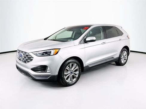 Used 2019 Ford Edge Titanium w/ Equipment Group 301A AWD/4WD image 3