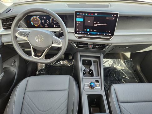 New 2026 Volkswagen Tiguan SE AWD/4WD image 16