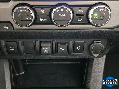 Used 2022 Toyota Tacoma TRD Sport image 19