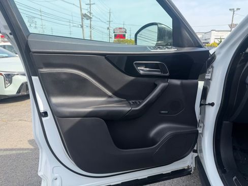 Used 2017 Jaguar F-PACE R-Sport image 9