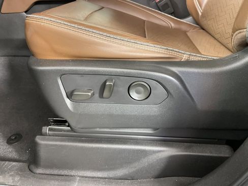 Used 2021 Chevrolet Tahoe High Country w/ Premium Package image 25