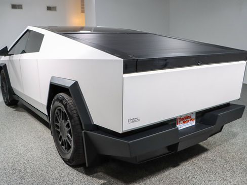 Used 2024 Tesla Cybertruck AWD Crew Cab image 9