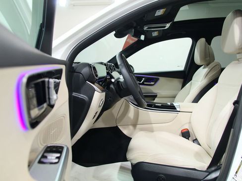 Certified 2026 Mercedes-Benz GLC 300 4MATIC image 4