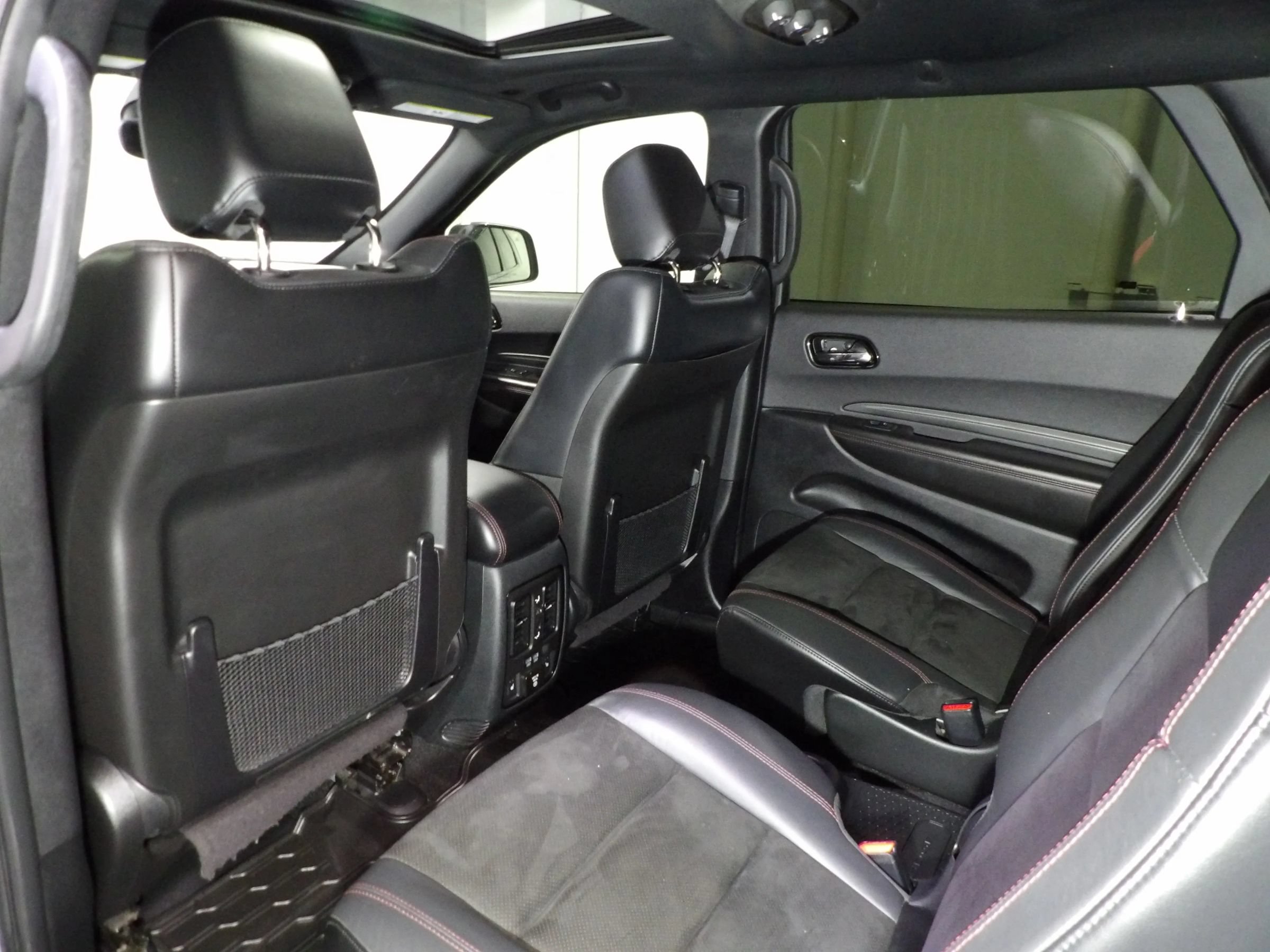 Used 2022 Dodge Durango R/T w/ Blacktop Package AWD/4WD image 17