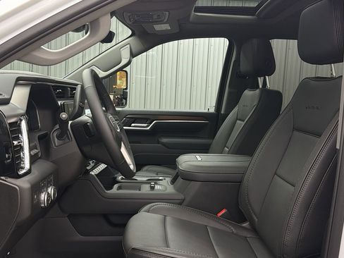 Used 2026 GMC Sierra 3500 Denali w/ Technology Package image 28