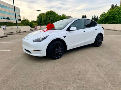 Used 2022 Tesla Model Y Performance AWD/4WD image 12