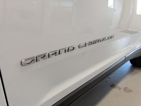 Used 2023 Jeep Grand Cherokee Limited AWD/4WD image 10