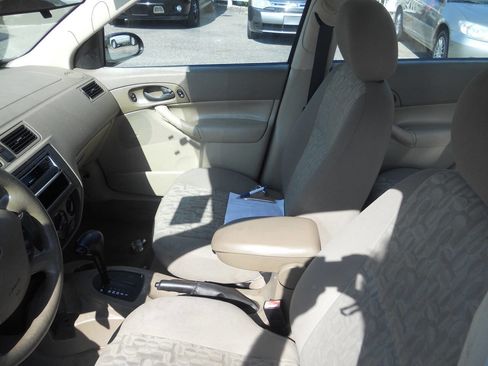 Used 2005 Ford Focus SE image 18